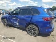 ✅ 2022 BMW X5 M • VIN: 5YMJU0C0XN9M84046 • Lot: 69644644. Wystawiony na Copart z przebiegiem 20 592 mil. Bezpłatny archiwum sprzedaży aukcyjnych z USA i szczegółowy raport historii pojazdu na DreamBid. Zdjęcie 2.