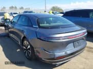 ✅ 2023 Lucid Air Pure • VIN: 50EA1PFA3PA007664 • Lot: 43409294. Wystawiony na IAAI z przebiegiem 13 380 mil. Bezpłatny archiwum sprzedaży aukcyjnych z USA i szczegółowy raport historii pojazdu na DreamBid. Zdjęcie 3.