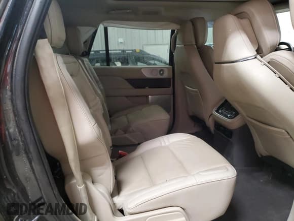 ✅ 2019 Lincoln Navigator Reserve • VIN: 5LMJJ2LT8KEL02914 • Lot: 65584725. Wystawiony na Copart z przebiegiem 103 804 mil. Bezpłatny archiwum sprzedaży aukcyjnych z USA i szczegółowy raport historii pojazdu na DreamBid. Zdjęcie 11.