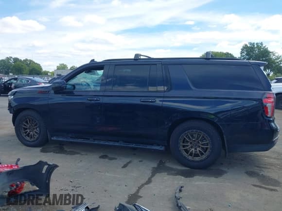 ✅ 2021 Chevrolet Suburban Z71 • VIN: 1GNSKDKD2MR206780 • Lot: 43124225. Wystawiony na IAAI z przebiegiem 61 623 mil. Bezpłatny archiwum sprzedaży aukcyjnych z USA i szczegółowy raport historii pojazdu na DreamBid. Zdjęcie 14.
