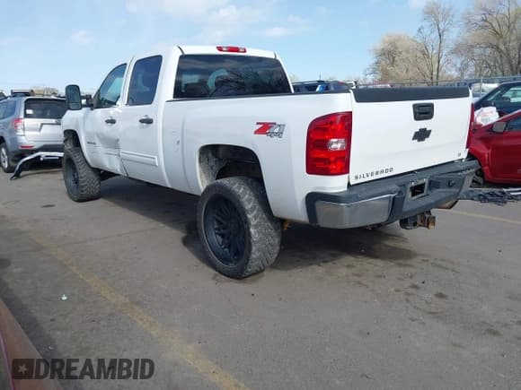 ✅ 2013 Chevrolet Silverado 2500HD LT • VIN: 1GC1KXCG2DF139002 • Lot: 41979888. Listed on IAAI with 198,634 mi. Free auction sales archive from the USA and detailed vehicle history report at DreamBid. Image 3.