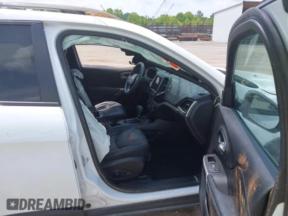 ✅ 2021 Jeep Cherokee Latitude Lux • VIN: 1C4PJMMX1MD204881 • Lot: 42430003. Wystawiony na IAAI z przebiegiem 42 423 mil. Bezpłatny archiwum sprzedaży aukcyjnych z USA i szczegółowy raport historii pojazdu na DreamBid. Zdjęcie 5.