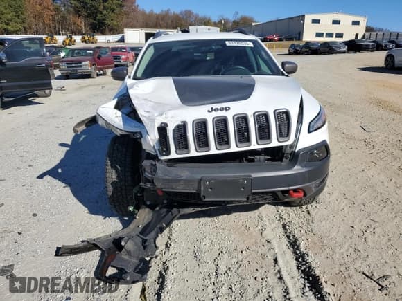 ✅ 2016 Jeep Cherokee Trailhawk • VIN: 1C4PJMBS8GW227719 • Lot: 93120535. Listed on Copart with 43,989 mi. Free auction sales archive from the USA and detailed vehicle history report at DreamBid. Image 5.