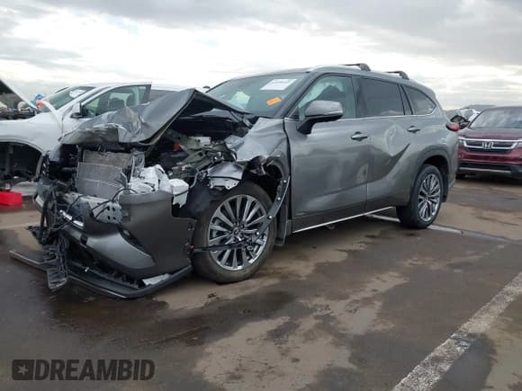 ✅ 2025 Toyota Highlander Hybrid XLE • VIN: 5TDKBRCH8SS656536 • Lot: 43498445. Wystawiony na IAAI z przebiegiem 10 932 mil. Bezpłatny archiwum sprzedaży aukcyjnych z USA i szczegółowy raport historii pojazdu na DreamBid. Zdjęcie 2.