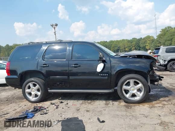 2012 Chevrolet Tahoe LT z VIN 1GNSCBE06CR215264, wystawiony jako IAAI lot #43274793 z przebiegiem 245 873 mil mil oraz . Historia ofert i sprzedaży dostępna na DreamBid. Obrazek 14.