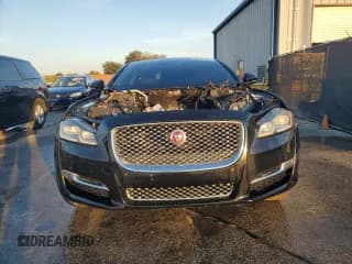 ✅ 2016 Jaguar XJ Portfolio • VIN: SAJWA2G78G8W01658 • Lot: 71628085. Wystawiony na Copart z przebiegiem Nie podano. Bezpłatny archiwum sprzedaży aukcyjnych z USA i szczegółowy raport historii pojazdu na DreamBid. Zdjęcie 5.