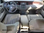 ✅ 2004 Lincoln Town Car Signature • VIN: 1LNHM81W64Y657042 • Lot: 82072875. Listed on Copart with 138,522 mi. Free auction sales archive from the USA and detailed vehicle history report at DreamBid. Image 8.