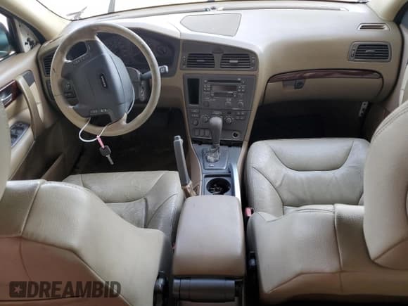 ✅ 2002 Volvo V70 • VIN: YV1SZ58D521056266 • Лот: 66413415. Опубликован ранее на Copart с пробегом 305 310 миль. Бесплатный доступ к архиву аукционных продаж из США и подробный отчёт об истории автомобиля на DreamBid. Изображение 8.