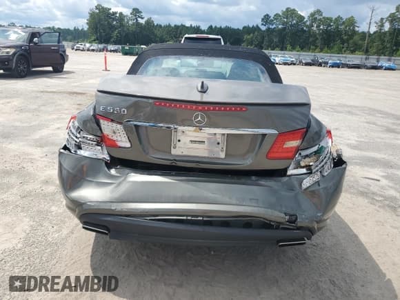 ✅ 2011 Mercedes-Benz E 550 • VIN: WDDKK7CF2BF043241 • Lot: 70344395. Listed on Copart with 170,858 mi. Free auction sales archive from the USA and detailed vehicle history report at DreamBid. Image 6.