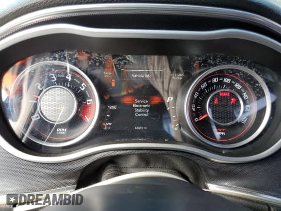 ✅ 2015 Dodge Challenger SRT 392 • VIN: 2C3CDZDJXFH769820 • Lot: 85370515. Wystawiony na Copart z przebiegiem 63 610 mil. Bezpłatny archiwum sprzedaży aukcyjnych z USA i szczegółowy raport historii pojazdu na DreamBid. Zdjęcie 9.