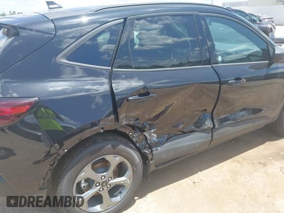 ✅ 2025 Ford Escape ST-Line • VIN: 1FMCU9MN9SUA87223 • Lot: 42808386. Listed on IAAI with 1,742 mi. Free auction sales archive from the USA and detailed vehicle history report at DreamBid. Image 17.