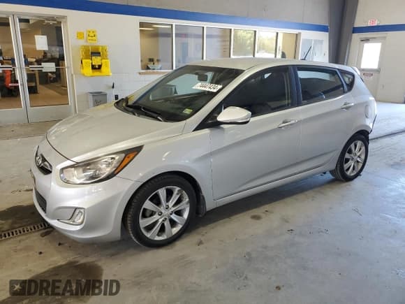 ✅ 2013 Hyundai Accent SE • VIN: KMHCU5AE3DU076704 • Лот: 74447434. Опубликован ранее на Copart с пробегом 38 196 миль. Бесплатный доступ к архиву аукционных продаж из США и подробный отчёт об истории автомобиля на DreamBid. Изображение 1.