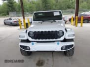 ✅ 2024 Jeep Wrangler High Altitude • VIN: 1C4RJXU69RW177460 • Lot: 42497258. Wystawiony na IAAI z przebiegiem Nie podano. Bezpłatny archiwum sprzedaży aukcyjnych z USA i szczegółowy raport historii pojazdu na DreamBid. Zdjęcie 12.