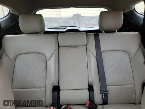 ✅ 2018 Hyundai Santa Fe 2.4L • VIN: 5XYZU3LBXJG513004 • Lot: 49358523. Wystawiony na Copart z przebiegiem 47 891 mil mil. Skorzystaj z bezpłatnego archiwum sprzedaży aukcyjnych z USA i zobacz szczegółowy raport historii pojazdu na DreamBid. Zdjęcie 10.