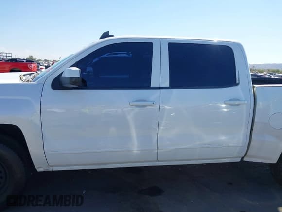 ✅ 2016 Chevrolet Silverado 1500 LT • VIN: 3GCUKREC4GG275783 • Lot: 43207524. Wystawiony na IAAI z przebiegiem 200 808 mil. Bezpłatny archiwum sprzedaży aukcyjnych z USA i szczegółowy raport historii pojazdu na DreamBid. Zdjęcie 14.