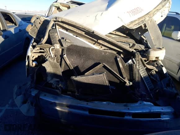 2005 Chevrolet Suburban LT z VIN 3GNEC16Z35G233549, wystawiony jako Copart lot #71860624 z przebiegiem Nie podano mil oraz Nie do naprawy • Non repairable. Historia ofert i sprzedaży dostępna na DreamBid. Obrazek 5.