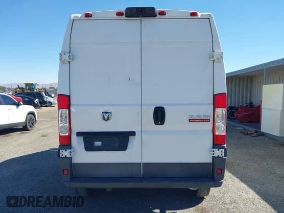 ✅ 2018 Ram ProMaster Cargo • VIN: 3C6TRVDG3JE124366 • Lot: 43517888. Wystawiony na IAAI z przebiegiem 86 741 mil. Bezpłatny archiwum sprzedaży aukcyjnych z USA i szczegółowy raport historii pojazdu na DreamBid. Zdjęcie 16.