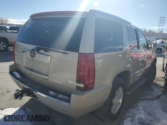 ✅ 2007 Cadillac Escalade • VIN: 1GYFK63877R304421 • Lot: 88762575. Wystawiony na Copart z przebiegiem Nie podano. Bezpłatny archiwum sprzedaży aukcyjnych z USA i szczegółowy raport historii pojazdu na DreamBid. Zdjęcie 3.