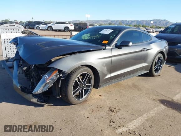 ✅ 2020 Ford Mustang EcoBoost Premium • VIN: 1FA6P8THXL5141998 • Lot: 43567131. Wystawiony na IAAI z przebiegiem 28 021 mil. Bezpłatny archiwum sprzedaży aukcyjnych z USA i szczegółowy raport historii pojazdu na DreamBid. Zdjęcie 2.
