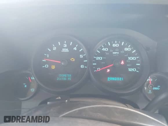 2008 Chevrolet Silverado 1500 Work Truck z VIN 1GCEC14XX8Z192206, wystawiony jako IAAI lot #43172347 z przebiegiem 202 186 mil mil oraz . Historia ofert i sprzedaży dostępna na DreamBid. Obrazek 7.