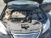 ✅ 2012 Chrysler 200 Touring • VIN: 1C3CCBBB9CN148979 • Lot: 64874595. Wystawiony na Copart z przebiegiem 112 893 mil. Bezpłatny archiwum sprzedaży aukcyjnych z USA i szczegółowy raport historii pojazdu na DreamBid. Zdjęcie 11.