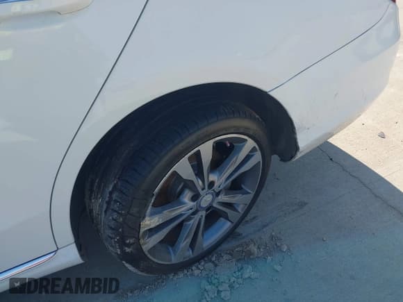 ✅ 2017 Mercedes-Benz C 300 • VIN: 55SWF4KB6HU205610 • Lot: 41074634. Listed on IAAI with 123,886 mi. Free auction sales archive from the USA and detailed vehicle history report at DreamBid. Image 17.