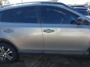 ✅ 2017 Toyota RAV4 LE • VIN: 2T3ZFREV6HW337990 • Lot: 40804909. Wystawiony na IAAI z przebiegiem 152 733 mil. Bezpłatny archiwum sprzedaży aukcyjnych z USA i szczegółowy raport historii pojazdu na DreamBid. Zdjęcie 13.