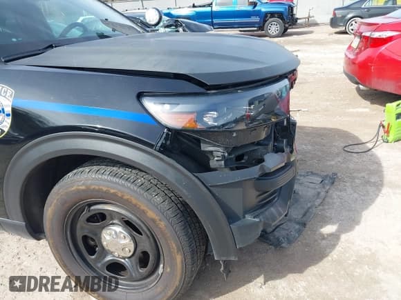 ✅ 2020 Ford Police Interceptor Utility • VIN: 1FM5K8AB2LGC51317 • Lot: 41755681. Wystawiony na IAAI z przebiegiem 102 945 mil. Bezpłatny archiwum sprzedaży aukcyjnych z USA i szczegółowy raport historii pojazdu na DreamBid. Zdjęcie 17.