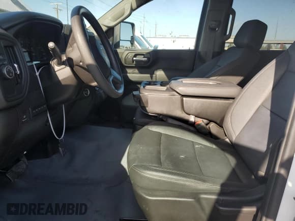 ✅ 2024 Chevrolet Silverado 2500HD Work Truck • VIN: 1GC4WLE74RF260547 • Lot: 62039555. Wystawiony na Copart z przebiegiem 27 338 mil. Bezpłatny archiwum sprzedaży aukcyjnych z USA i szczegółowy raport historii pojazdu na DreamBid. Zdjęcie 7.