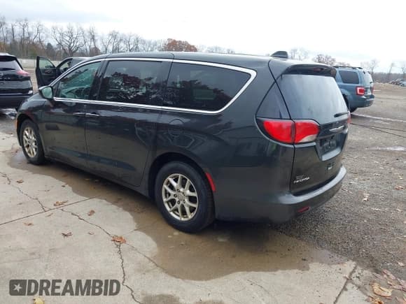 ✅ 2017 Chrysler Pacifica LX • VIN: 2C4RC1CG5HR608773 • Lot: 43596492. Wystawiony na IAAI z przebiegiem 208 440 mil. Bezpłatny archiwum sprzedaży aukcyjnych z USA i szczegółowy raport historii pojazdu na DreamBid. Zdjęcie 3.