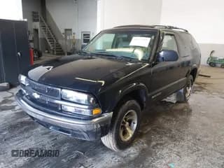 ✅ 2001 Chevrolet Blazer LS • VIN: 1GNCS18W51K260297 • Lot: 41697909. Wystawiony na IAAI z przebiegiem 144 564 mil. Bezpłatny archiwum sprzedaży aukcyjnych z USA i szczegółowy raport historii pojazdu na DreamBid. Zdjęcie 2.