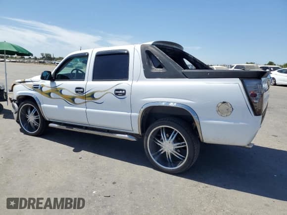 ✅ 2005 Chevrolet Avalanche LS • VIN: 3GNEC12Z05G288966 • Lot: 68037135. Listed on Copart with 164,198 mi. Free auction sales archive from the USA and detailed vehicle history report at DreamBid. Image 2.