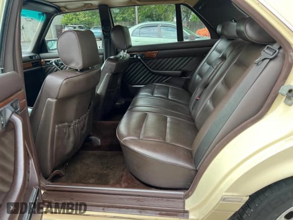 ✅ 1990 Mercedes-Benz 350 • VIN: WDBCB35D9LA544160 • Lot: 69513814. Wystawiony na Copart z przebiegiem 72 536 mil. Bezpłatny archiwum sprzedaży aukcyjnych z USA i szczegółowy raport historii pojazdu na DreamBid. Zdjęcie 6.