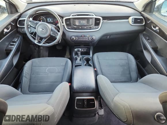 ✅ 2017 Kia Sorento LX • VIN: 5XYPGDA5XHG197339 • Lot: 92505135. Listed on Copart with 162,791 mi. Free auction sales archive from the USA and detailed vehicle history report at DreamBid. Image 8.