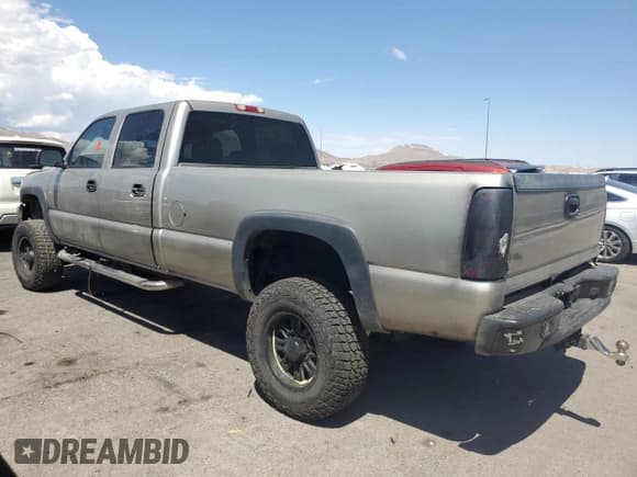 ✅ 2001 Chevrolet Silverado 2500HD • VIN: 1GCHK23161F128318 • Lot: 70668355. Wystawiony na Copart z przebiegiem Nie podano. Bezpłatny archiwum sprzedaży aukcyjnych z USA i szczegółowy raport historii pojazdu na DreamBid. Zdjęcie 2.