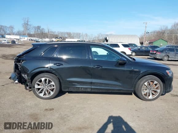 ✅ 2021 Audi e-tron Premium Plus • VIN: WA1LAAGE5MB012022 • Лот: 41458134. Опубликован ранее на IAAI с пробегом 42 137 миль. Бесплатный доступ к архиву аукционных продаж из США и подробный отчёт об истории автомобиля на DreamBid. Изображение 13.