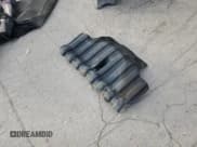 ✅ 2006 Chevrolet Silverado 2500HD Work Truck • VIN: 1GCHK29226E117541 • Лот: 85210894. Опубликован ранее на Copart с пробегом 323 223 миль. Бесплатный доступ к архиву аукционных продаж из США и подробный отчёт об истории автомобиля на DreamBid. Изображение 14.