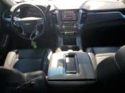 ✅ 2018 Chevrolet Suburban LT • VIN: 1GNSKHKC3JR282499 • Lot: 82163735. Wystawiony na Copart z przebiegiem 107 147 mil. Bezpłatny archiwum sprzedaży aukcyjnych z USA i szczegółowy raport historii pojazdu na DreamBid. Zdjęcie 8.