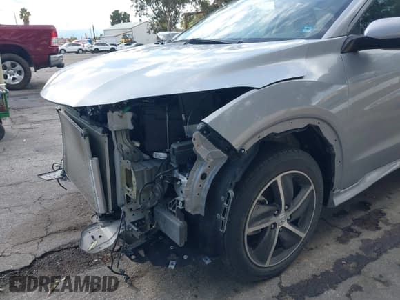 ✅ 2020 Honda HR-V Touring • VIN: 3CZRU6H9XLM729443 • Lot: 43715647. Wystawiony na IAAI z przebiegiem 33 386 mil. Bezpłatny archiwum sprzedaży aukcyjnych z USA i szczegółowy raport historii pojazdu na DreamBid. Zdjęcie 6.