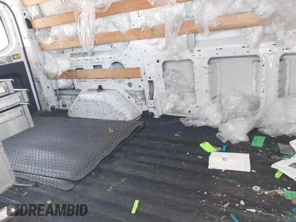 ✅ 2015 Ford Transit Cargo • VIN: 1FTNR1ZM0FKB02483 • Лот: 41547400. Опубликован ранее на IAAI с пробегом 317 720 миль. Бесплатный доступ к архиву аукционных продаж из США и подробный отчёт об истории автомобиля на DreamBid. Изображение 7.