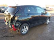 ✅ 2020 Chevrolet Trax LS • VIN: KL7CJKSB9LB327345 • Lot: 43727908. Wystawiony na IAAI z przebiegiem 38 903 mil. Bezpłatny archiwum sprzedaży aukcyjnych z USA i szczegółowy raport historii pojazdu na DreamBid. Zdjęcie 4.