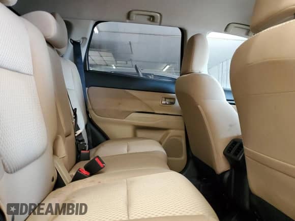 2019 Mitsubishi Outlander ES z VIN JA4AD2A32KZ022703, wystawiony jako Copart lot #71704365 z przebiegiem 137 131 mil mil oraz Szkoda całkowita • Salvage title. Historia ofert i sprzedaży dostępna na DreamBid. Obrazek 11.