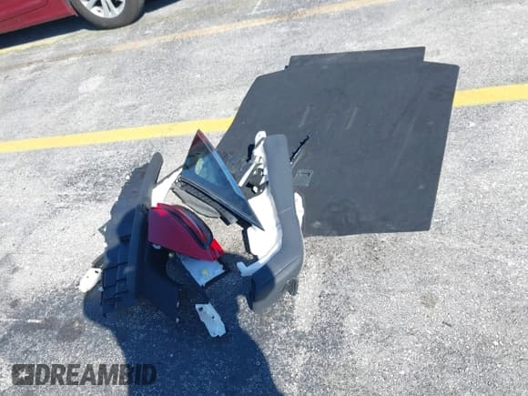 ✅ 2024 Toyota Crown XLE • VIN: JTDAAAAF0R3028242 • Lot: 41673482. Wystawiony na IAAI z przebiegiem 19 306 mil. Bezpłatny archiwum sprzedaży aukcyjnych z USA i szczegółowy raport historii pojazdu na DreamBid. Zdjęcie 12.