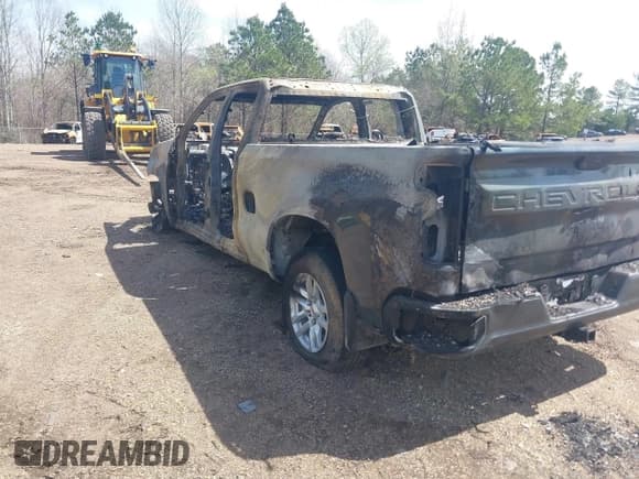 ✅ 2019 Chevrolet Silverado 1500 RST • VIN: 1GCRYEED3KZ212902 • Lot: 41858001. Wystawiony na IAAI z przebiegiem Nie podano. Bezpłatny archiwum sprzedaży aukcyjnych z USA i szczegółowy raport historii pojazdu na DreamBid. Zdjęcie 3.