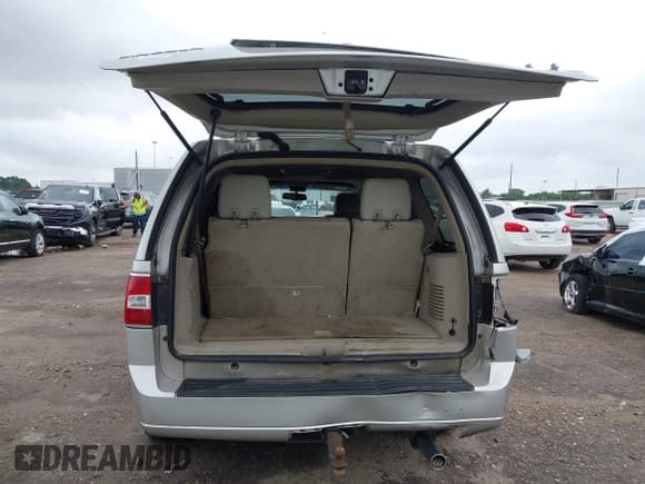 ✅ 2007 Lincoln Navigator • VIN: 5LMFU27597LJ01857 • Lot: 42179736. Wystawiony na IAAI z przebiegiem 195 202 mil. Bezpłatny archiwum sprzedaży aukcyjnych z USA i szczegółowy raport historii pojazdu na DreamBid. Zdjęcie 19.