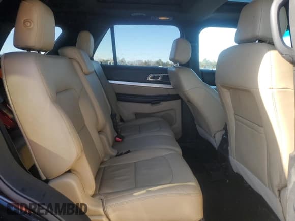 ✅ 2017 Ford Explorer XLT • VIN: 1FM5K8DH1HGA73911 • Lot: 92266835. Wystawiony na Copart z przebiegiem 119 671 mil. Bezpłatny archiwum sprzedaży aukcyjnych z USA i szczegółowy raport historii pojazdu na DreamBid. Zdjęcie 11.