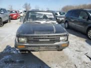 ✅ 1990 Toyota Pickup • VIN: JT4RN81R3L0056975 • Лот: 88053235. Опубликован ранее на Copart с пробегом 144 149 миль. Бесплатный доступ к архиву аукционных продаж из США и подробный отчёт об истории автомобиля на DreamBid. Изображение 5.