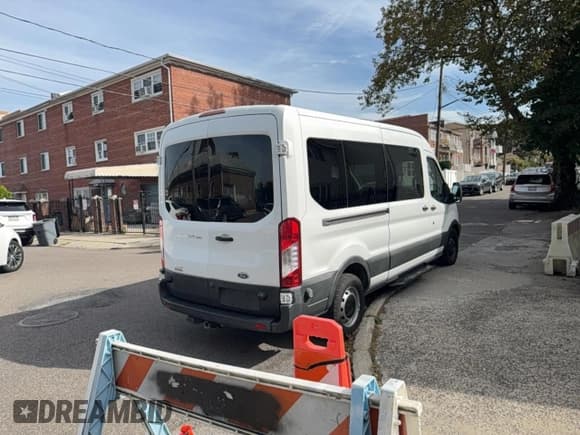 ✅ 2016 Ford Transit XL • VIN: 1FBAX2CG7GKA13948 • Lot: 89440015. Wystawiony na Copart z przebiegiem 160 898 mil. Bezpłatny archiwum sprzedaży aukcyjnych z USA i szczegółowy raport historii pojazdu na DreamBid. Zdjęcie 4.