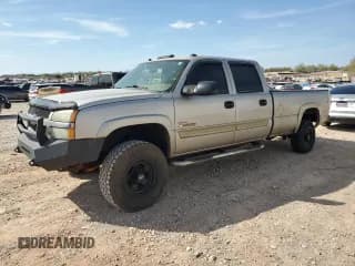 ✅ 2004 Chevrolet Silverado 2500HD LS • VIN: 1GCHC23184F140620 • Lot: 51058275. Wystawiony na Copart z przebiegiem Nie podano. Bezpłatny archiwum sprzedaży aukcyjnych z USA i szczegółowy raport historii pojazdu na DreamBid. Zdjęcie 1.