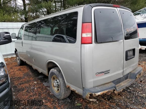 ✅ 2008 Chevrolet Express Passenger • VIN: 1GAHG39K781130764 • Lot: 46990255. Listed on Copart with 68,470 mi. Free auction sales archive from the USA and detailed vehicle history report at DreamBid. Image 2.